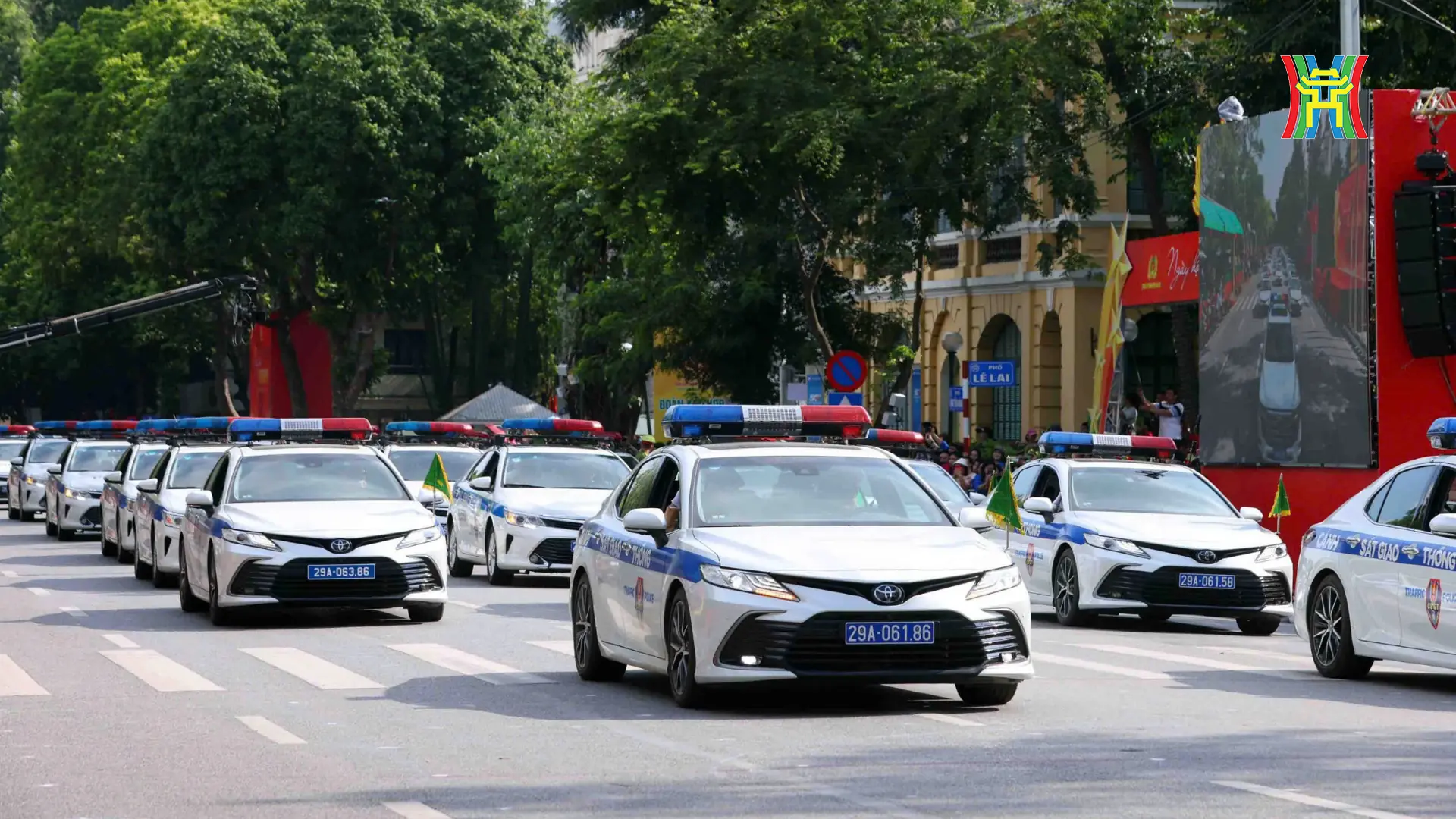 Camry Hybrid đặc chủng